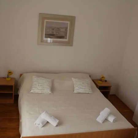 Ante Apartment *